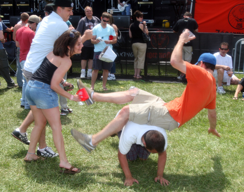 Illustration for article titled Preakness Infield Exposé: I See The Blush Upon Thy Ass Cheeks, Maryland!
